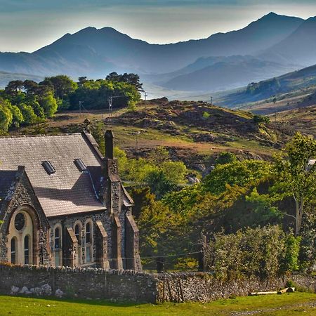 Mountain Church Capel Curig Bagian luar foto