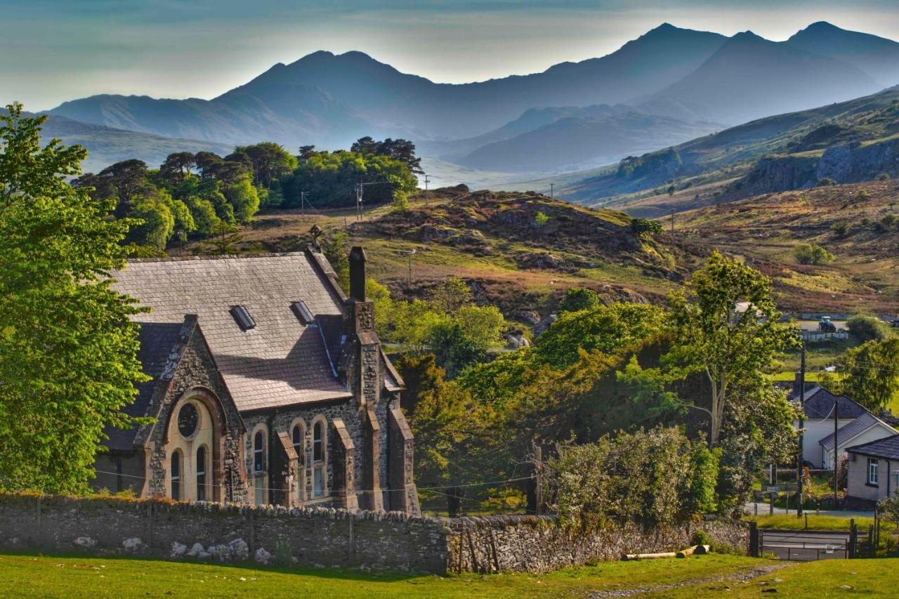 Mountain Church Capel Curig Bagian luar foto