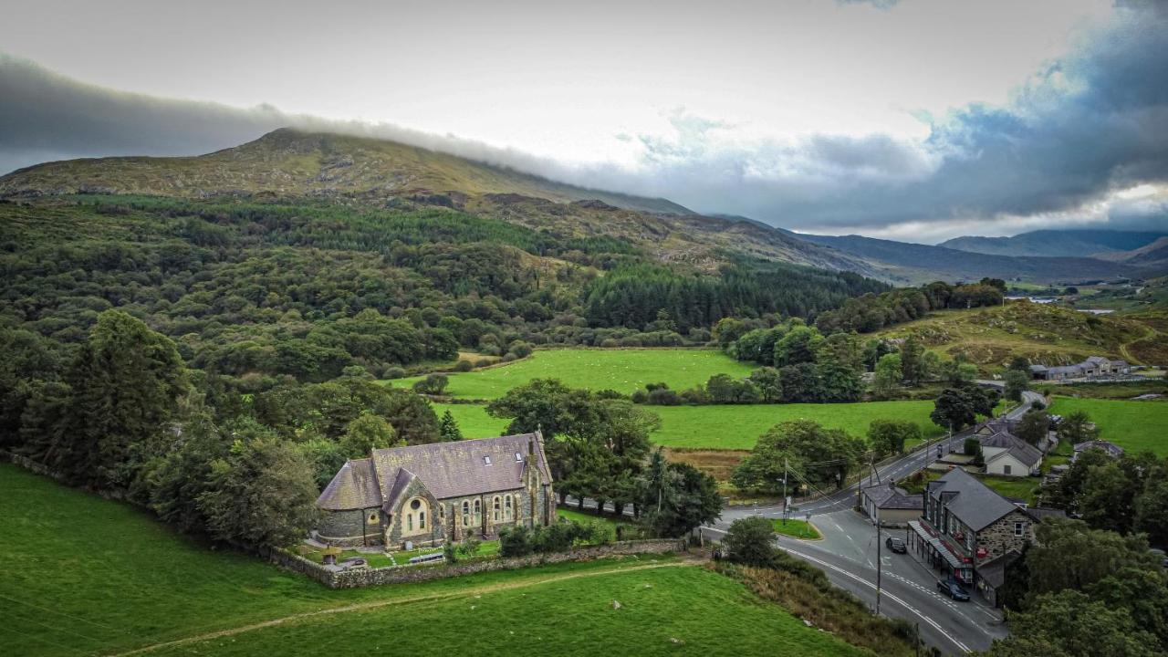 Mountain Church Capel Curig Bagian luar foto